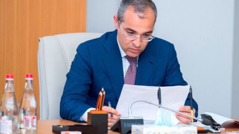 Büdcədə vergi daxilolmaları 14.5 mlrd. manatı ötüb