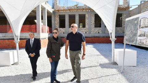 Prezidentlə xanımı Şuşada peşə məktəbinin və kollecin binasına baxıblar