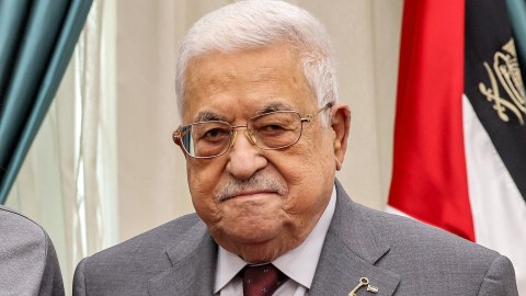 Mahmud Abbasın maşın karvanına hücum edildi