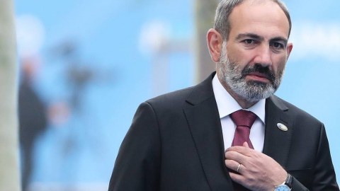 Paşinyan hökumət binasından didərgin düşüb - SƏBƏB