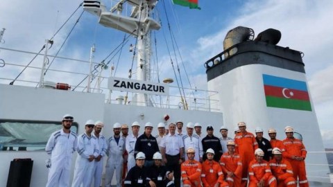 “Zəngəzur” tankerində Azərbaycan bayrağı qaldırıldı