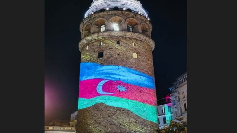 Qalata qülləsində bayrağımız və Xarıbülbül - FOTO