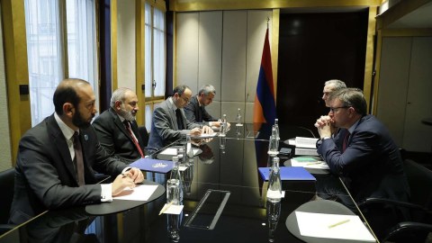 Paşinyan Baydenin köməkçisi ilə sülhü müzakirə etdi 