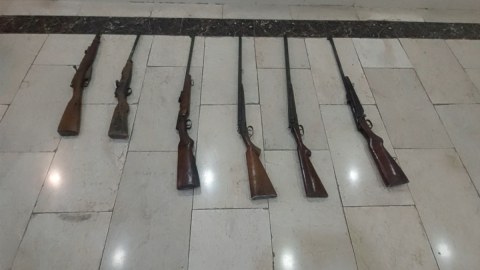 Sakinlər ov silahlarını polisə könüllü təhvil verdilər