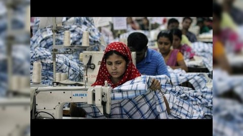Banqladeşdə məşhur brendlərə xidmət edən 150 tikiş fabriki bağlanıb