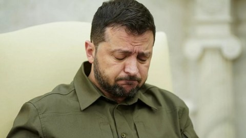 Zelenski sərt tənqidlərə məruz qaldı: "Sən bitdin, get Putinlə danış!”