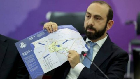 Ararat Mirzoyan Londondakı “Çatam Haus”da Azərbaycandan BƏHS ETDİ