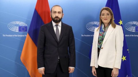 Mirzoyan Avropa Parlamentinin sədri ilə görüşdü