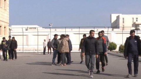 İşləmək vədi ilə Azərbaycana gətirilən əcnəbilər SAXLANILDI
