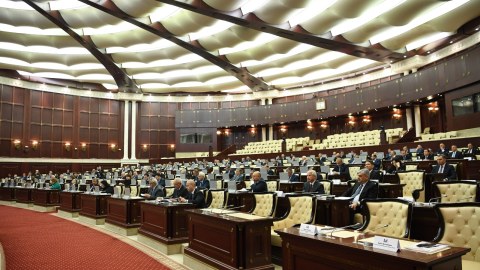3 günlük büdcə müzakirələri: VİP salon, işsizlik, 80 manat...