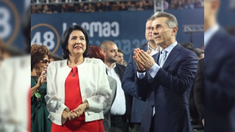 Zurabişvili İvanişvilini "Rusiyanın qələbəsini gözləyən oliqarx" adlandırıb