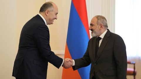 Cuanşir Burçuladze Paşinyanla görüşdü