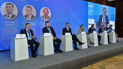 Bakıda beynəlxalq nəqliyyat-logistika dəhlizlərinin inkişafı müzakirə olundu