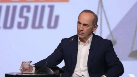 Erməni deputatlar Köçəryanın yanına getdilər