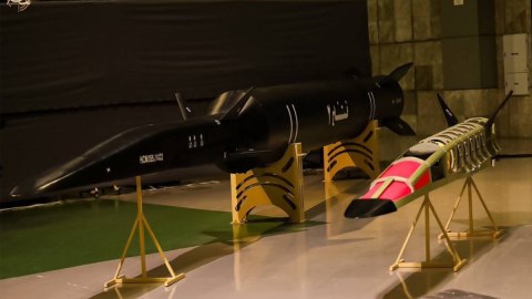 İran “Fəttah 2” hipersəs raketini təqdim etdi