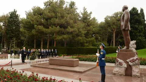 İraq Prezidenti Heydər Əliyevin məzarını ziyarət etdi