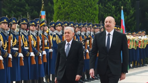 İlham Əliyev İraq Prezidentini qarşıladı