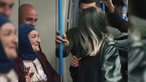 Bakı metrosunda maraqlı anlar - VİDEO