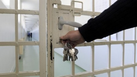 Məhkumlar hansı hallarda məzuniyyətə buraxılır? - Rəis müavini açıqladı