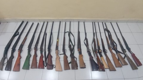 Şirvanda 19 ov tüfəngi polisə təhvil verildi