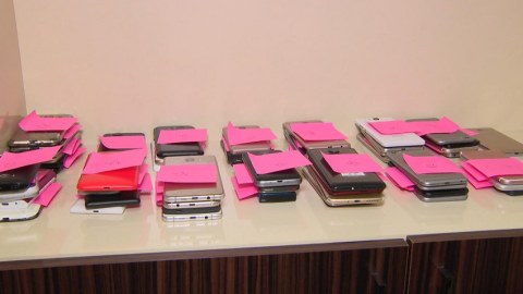 Xırdalanda 21 min manatlıq telefon oğurlandı
