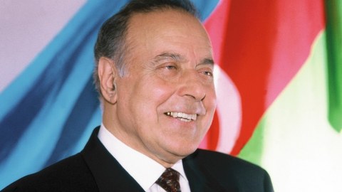 Boşnak tarixçi Heydər Əliyev haqqında kitab yazdı