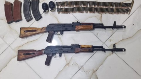 Biləsuvarda "Kalaşnikov"lar tapıldı