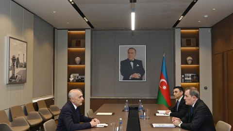 Ceyhun Bayramov Altay Əfəndiyevlə danışıqlar apardı 