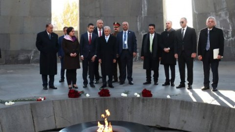 İraq prezidenti qondarma “erməni soyqırımı abisədi”ni ziyarət etdi