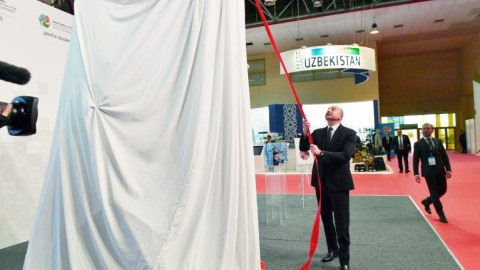 Prezident Bakıda sərgi açılışında - FOTOLAR