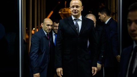 Macarıstanın XİN başçısı Azərbaycana gəldi