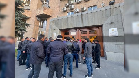 Ermənistanda aksiya - Suyun azalmasından narazıdırlar