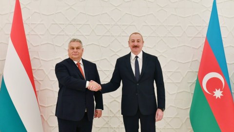 Orban İlham Əliyevi TƏBRİK ETDİ
