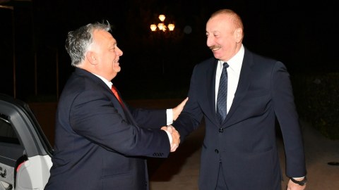 Prezident Orbanı belə qarşıladı: Səmimi görüntülər