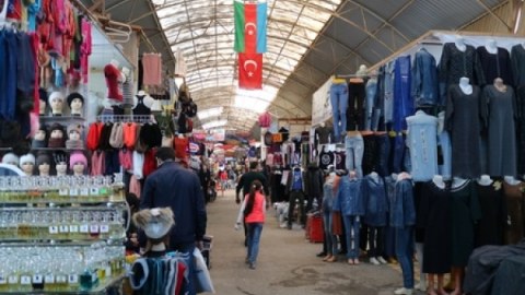 Ticarət mərkəzindəki mağazadan oğurluq