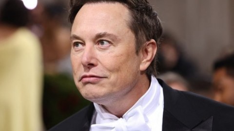 "Tesla" investorları Maska sanksiya qoymaq istəyir