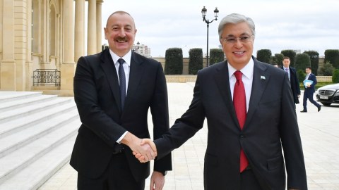İlham Əliyev Tokayevlə görüşdü - FOTO