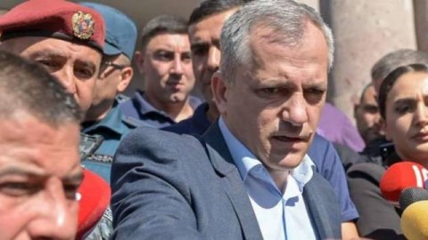 Şahramanyan Ermənistan parlamentindədir - Dindirilir