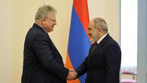 Paşinyan Almaniyanın baş kəşfiyyatçısı ilə görüşdü