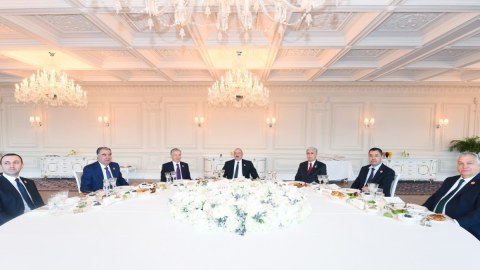 Bakıda liderlərin şərəfinə rəsmi nahar verildi