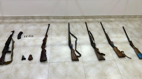 Qanunsuz silahlar polisə təhvil verildi 
