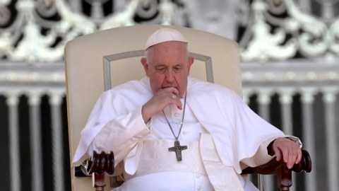 Roma Papası pnevmoniya olub 