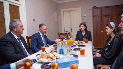 Nazir Salyanda şəhid ailəsini ziyarət edib - FOTO
