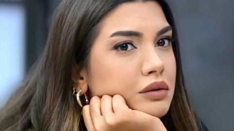 Fulya Öztürk mükafatını Qarabağ şəhidlərinə həsr etdi - FOTO