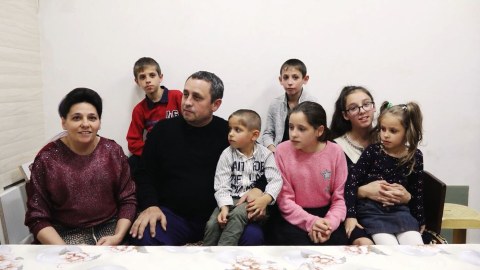 Azərbaycanda çoxuşaqlı ailədən neçə uşağa müavinət verilir? - STATİSTİKA