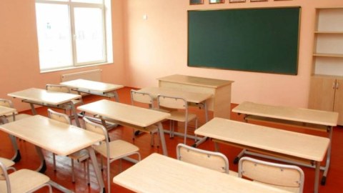 Nazirlik rəsmisi regionlarda şagird çatışmazlığından DANIŞDI
