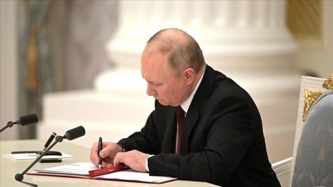 Putin büdcəni təsdiqlədi - Rusiya məmurları MƏYUS OLDU