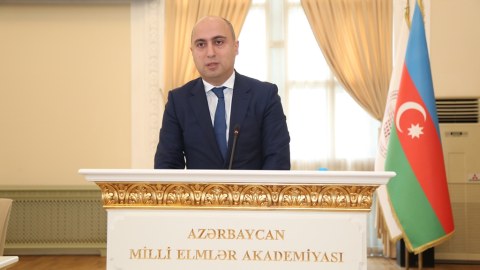 Müəllimi işə direktor götürsə daha yaxşı olar - Emin Əmrullayev
