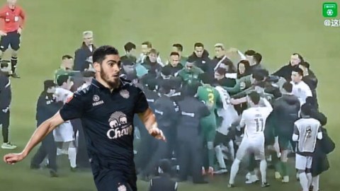 Ramil Şeydayev meydançada döyüldü - VİDEO