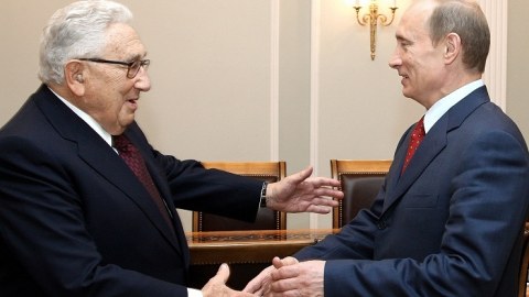 Putin Kissincerin xanımına BAŞSAĞLIĞI VERDİ